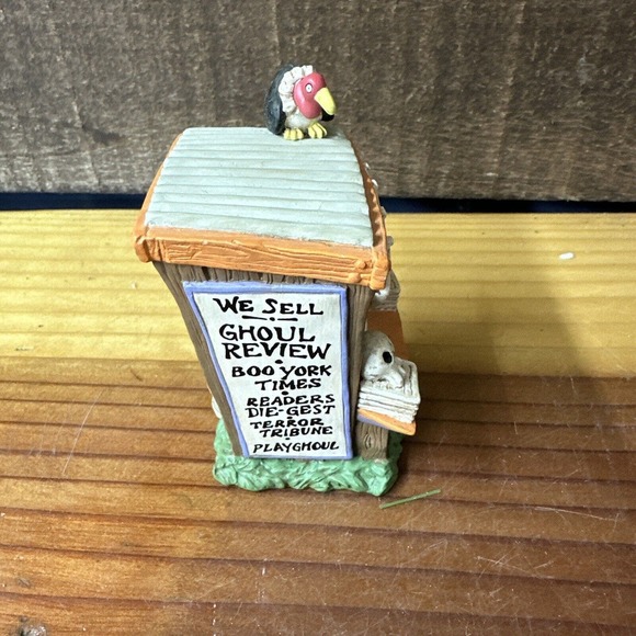 Creepy Hollow Vintage 1999 News Stand Figure Collectible Halloween - Picture 2 of 5